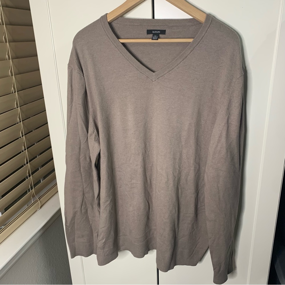 NWOT Men’s Alfani V-Neck Thin Sweater